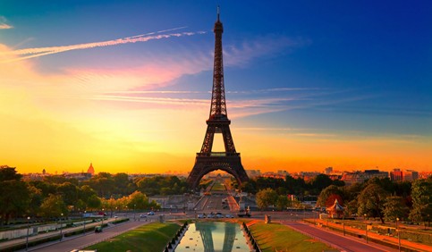 eiffel tower at evening