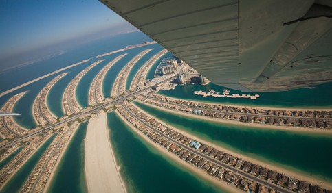 flight over dubai palm island