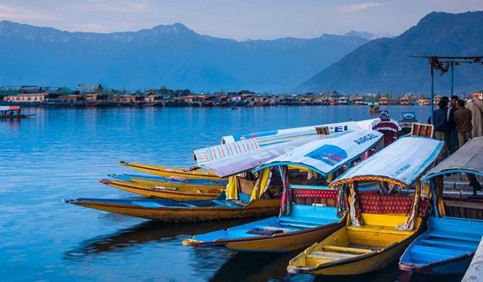 kashmir shikara ride dal lake